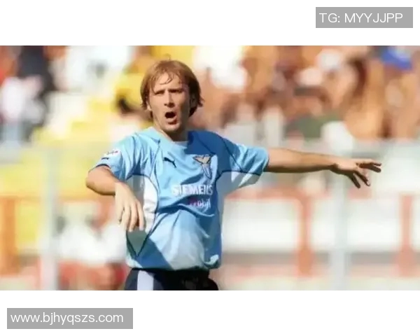 在美国生活的足球明星们如何适应新环境与文化挑战